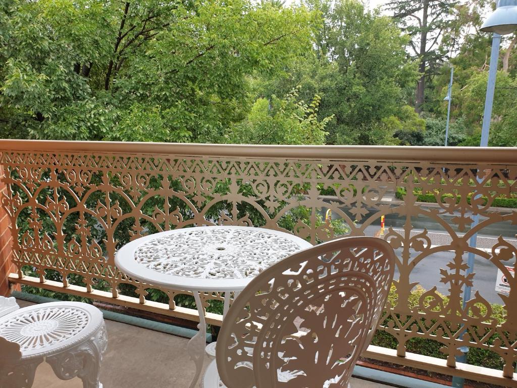 Sophisticated Elegance at the Gardens, Albury