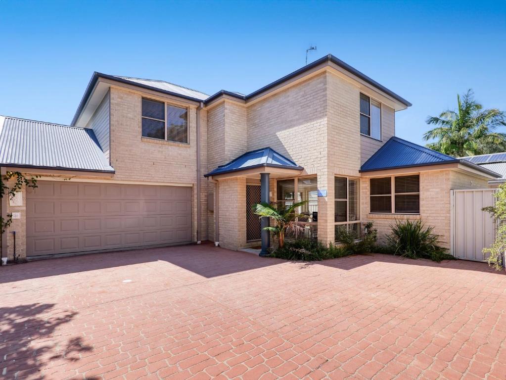 Between the Bays, Nelson Bay