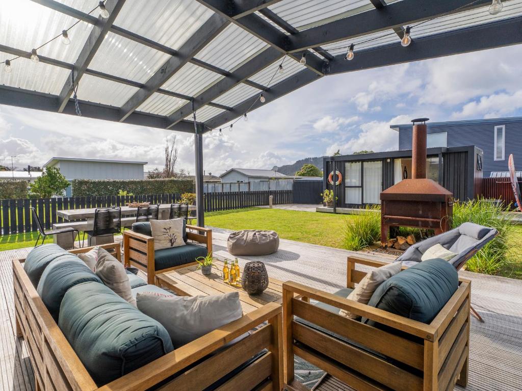 Sunny Hideaway - Whangamata Holiday Home, Whangamata