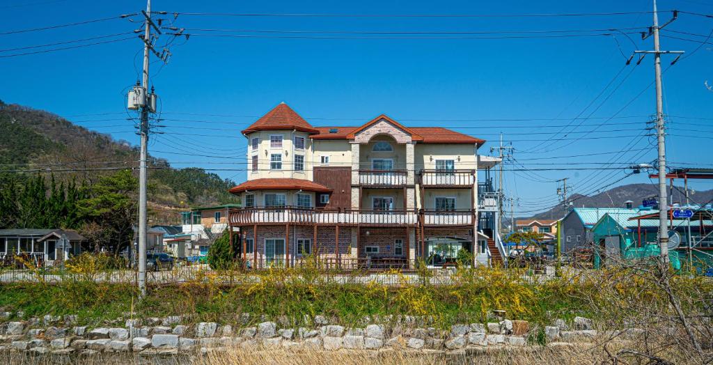 Buan Bada Mudflat Pension, Puan