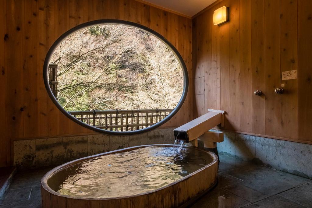 อ่างแช่น้ำร้อนกลางแจ้ง