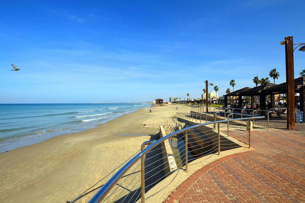 A flat with a garden 25, Haifa