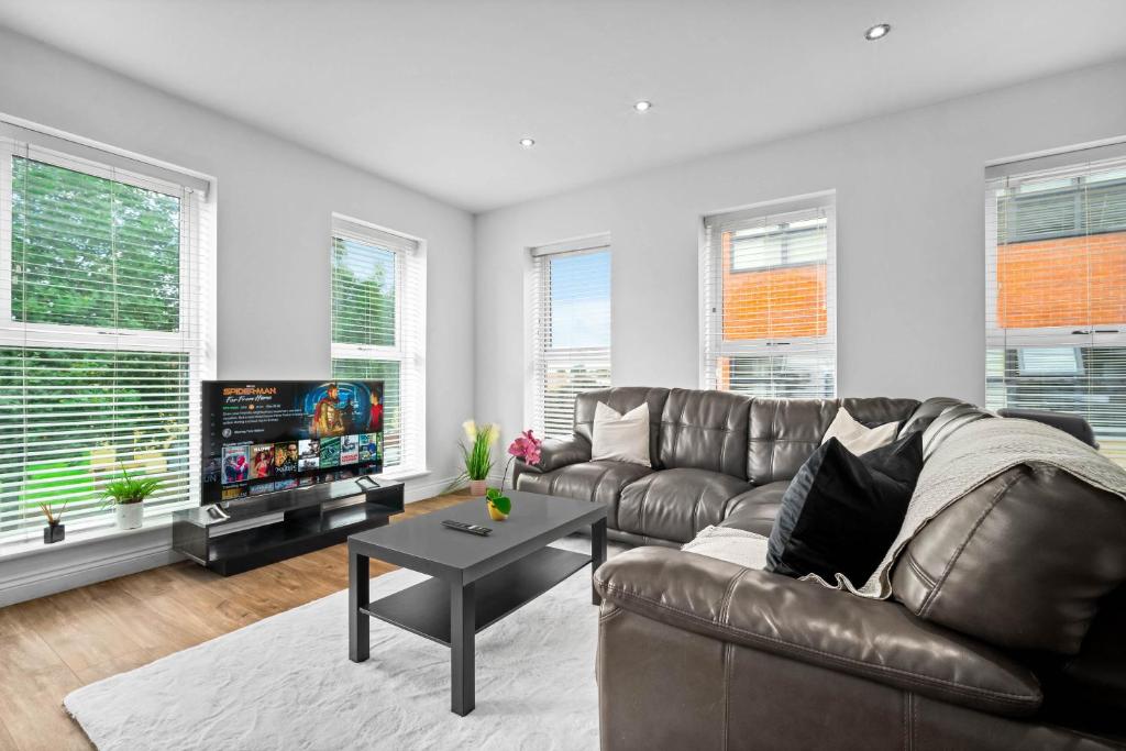 Modern Two Bedroom Apartment - Secure Parking - Birmingham City Centre - 195M, Birmingham