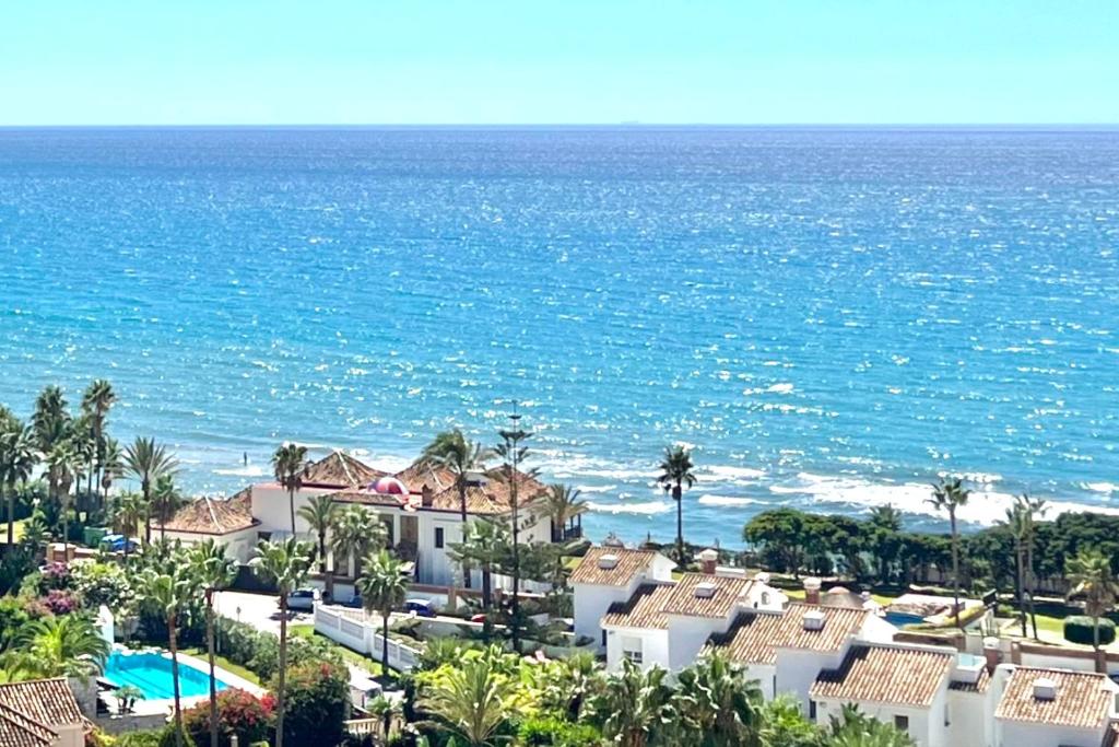 MARBELLA BEACHFRONT- Apartamento junto a la playa y con impresionantes vistas al mar - 3