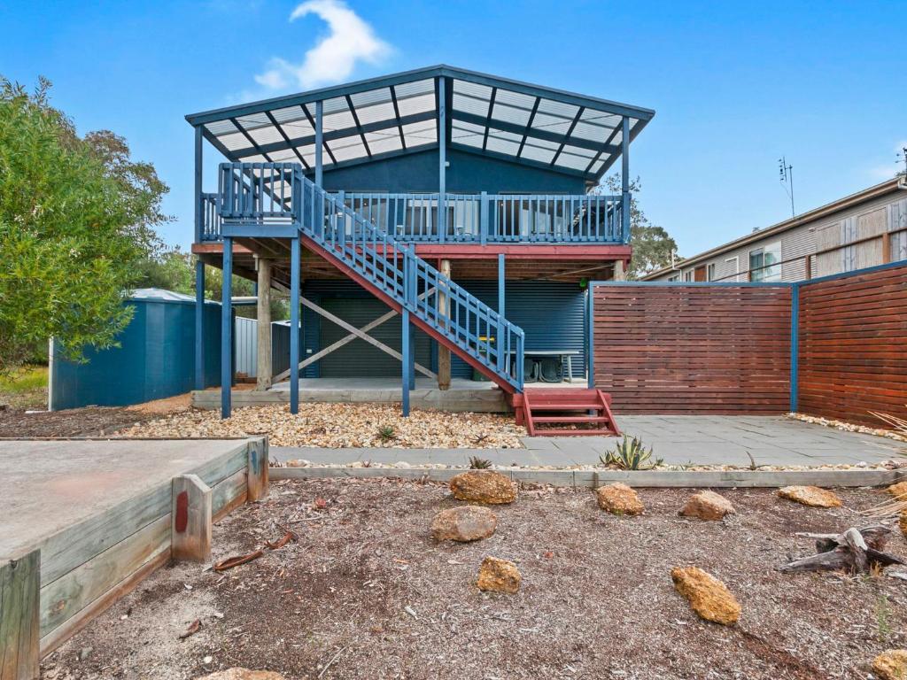 Chez Reeve, Loch Sport