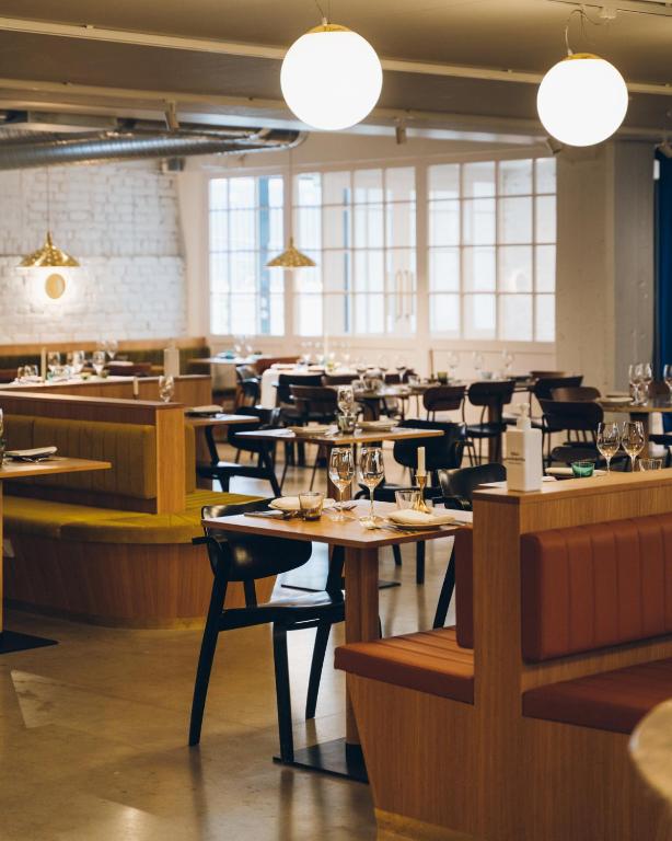 Restaurant, The Folks Hotel Konepaja in Helsinki