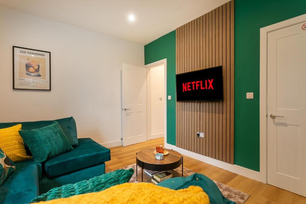 Contractors,Parking,Wifi, SmartTV, Heeley