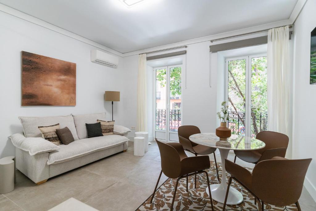 Modern and Bright-1Bedroom 2Bathrooms-La Latina, Мадрид