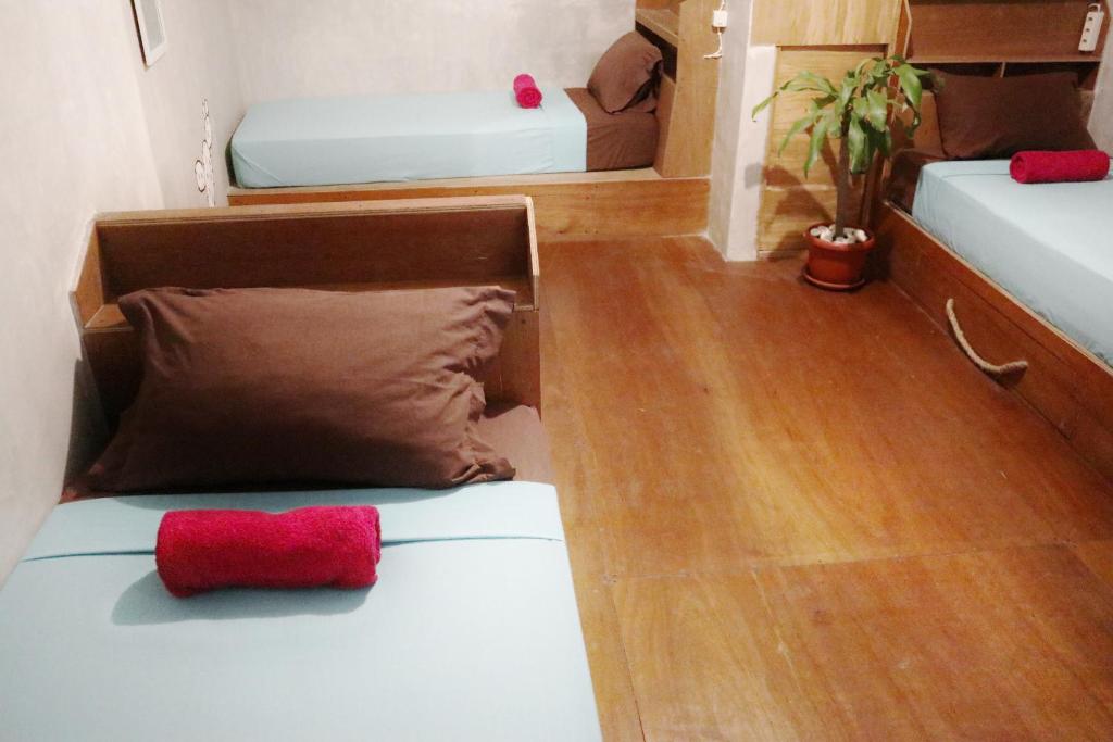 Kamar Triple dengan Kamar Mandi Bersama