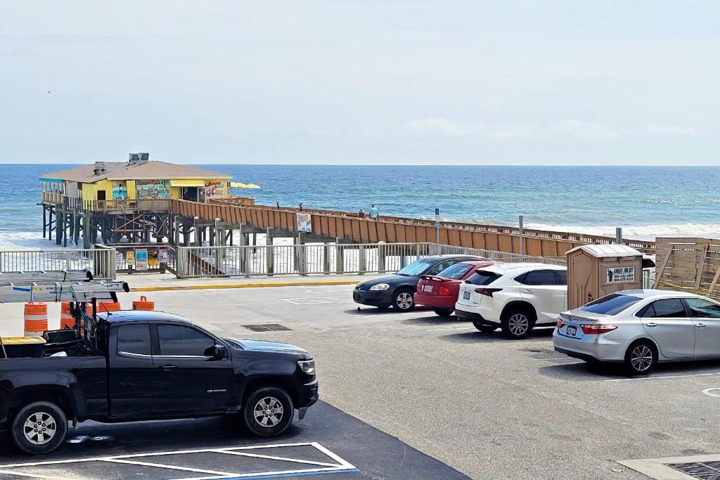 Sunglow Resort Condo Unit #207, Daytona Beach Shores