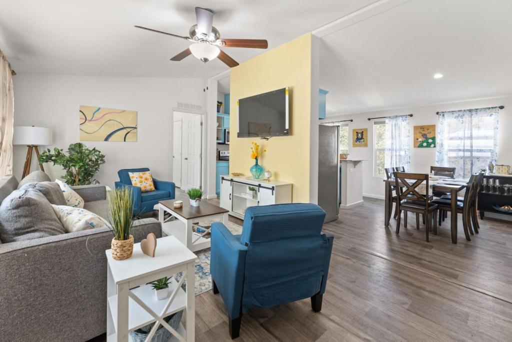 10 Min Drive to the Sequoias, Three Rivers