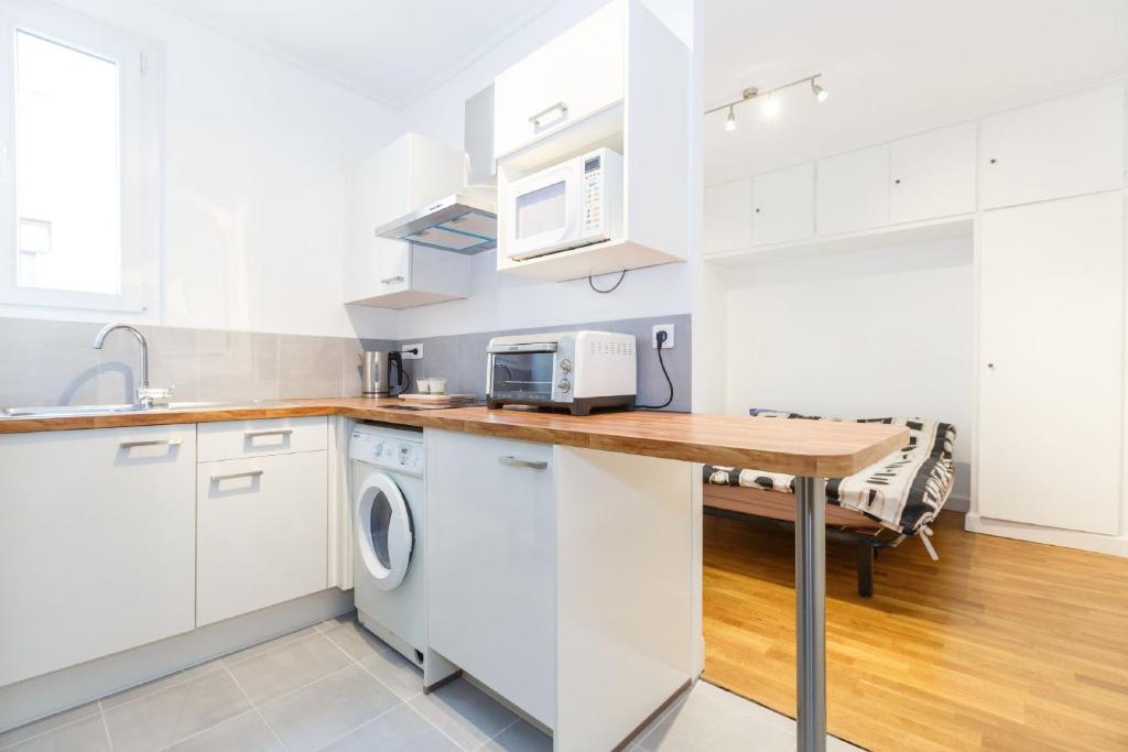 Paris studio Rue du Maine - all bills included - next to Montparnasse train station & close to 6th arrondissement - 4