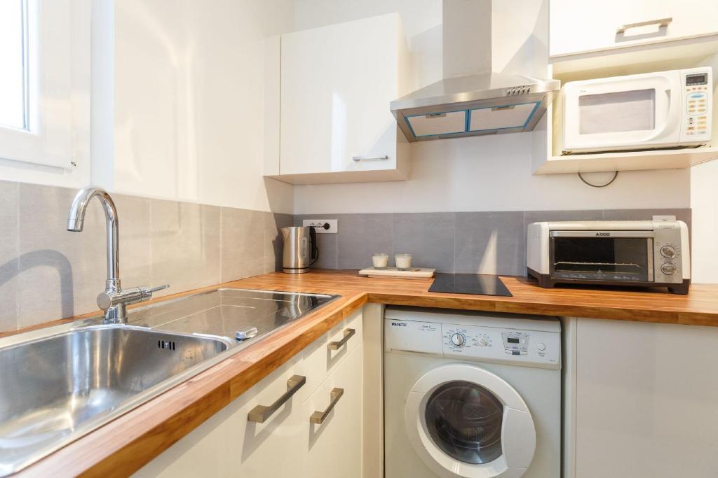 Paris studio Rue du Maine - all bills included - next to Montparnasse train station & close to 6th arrondissement - 5