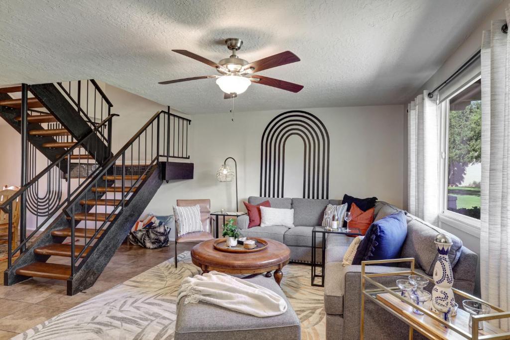 The Andalusian Fusion by PaseoHomesAZ with Private Spa, Scottsdale