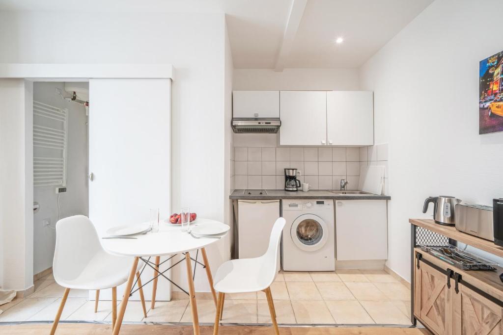 Paris studio Rue Roger #1 - all bills included - direct train from CDG airport - 5