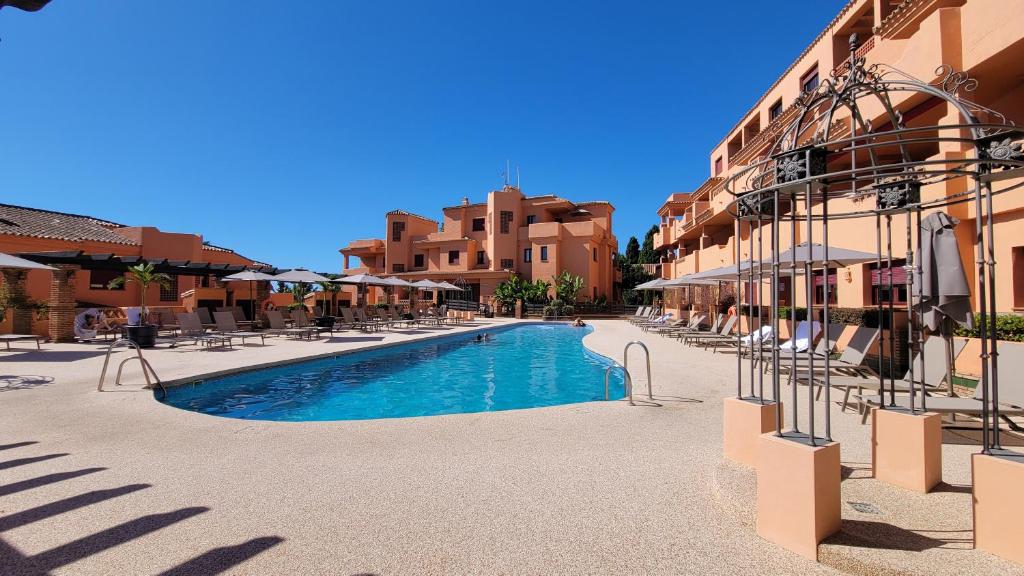 piscina y sol en planta baja - 1