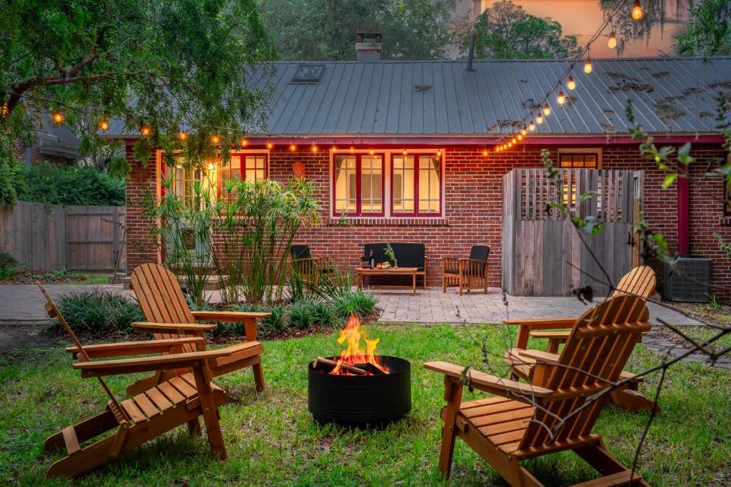 The Gallery at Duckpond - 1930s Historic Charm, Gainesville