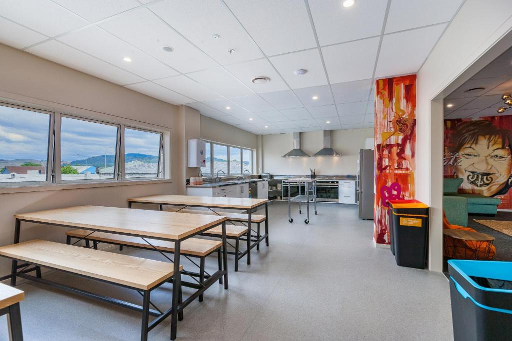 Kitchen, Rock Solid Backpackers in Rotorua