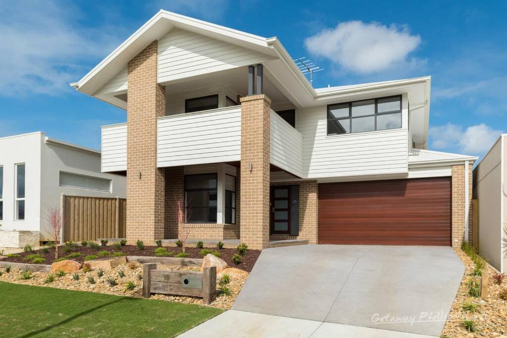 Whimbrel Waves Cowes, Cowes