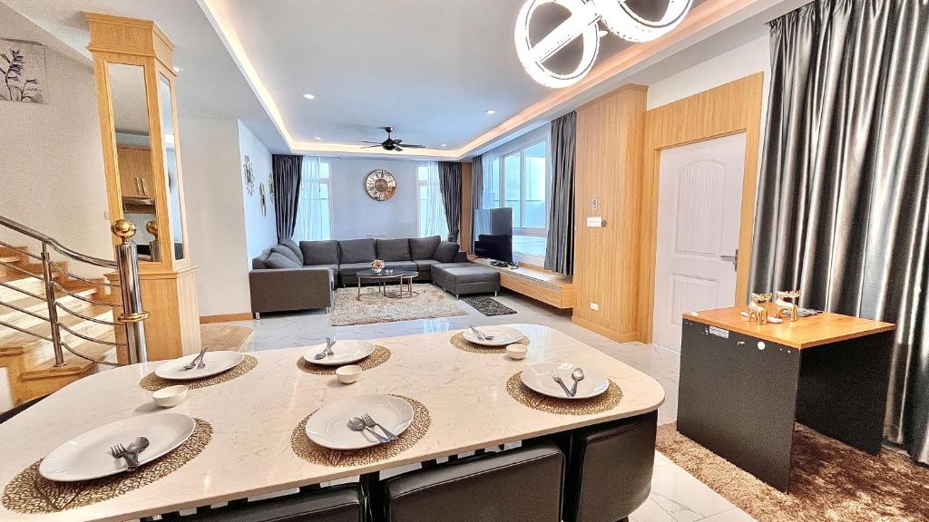 h2中天海滩 风月步行街 市中心 BBQ 酒吧街 独栋别墅4卧5卫豪华装修芭提雅海天-悠舍泳池桑拿房别墅, Pattaya South