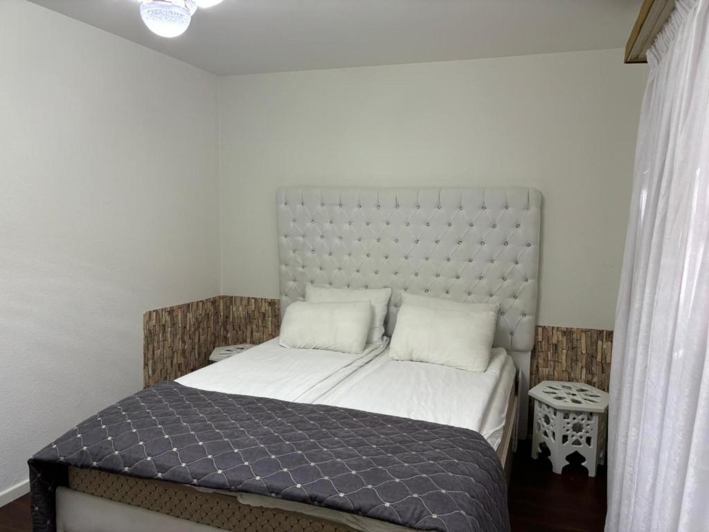 Queen Home - 3