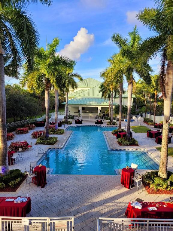 Doral Pool 310 by WaveProperties, Miami