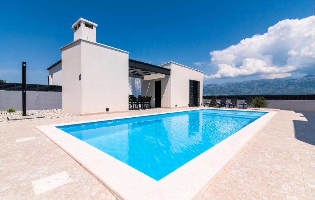 Lovely Home In Razanac With Wifi, Ražanac