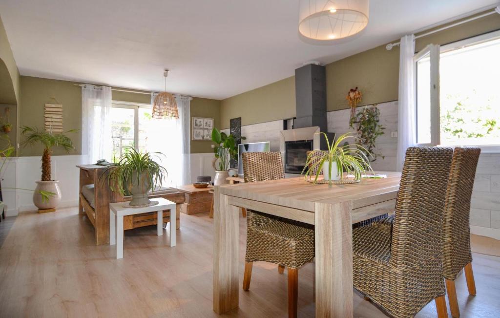 Amazing Home In Arles - 4