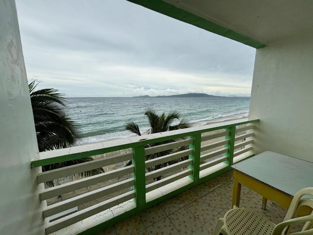 White Beach Hotel Puerto Galera powered by Cocotel