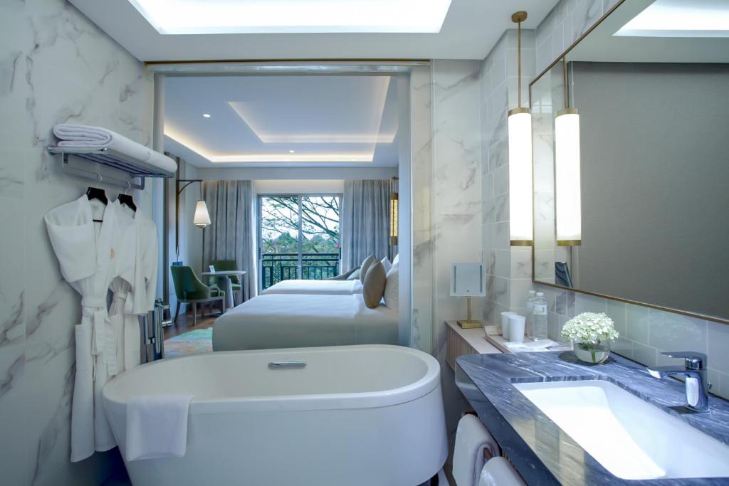 Mason Pine Hotel Bandung Mason Pine Hotel - Minimalis Modern