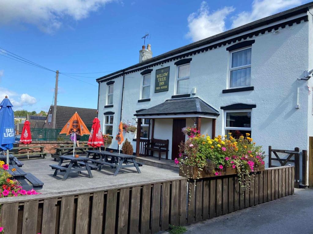 The willow tree inn, Pilsley