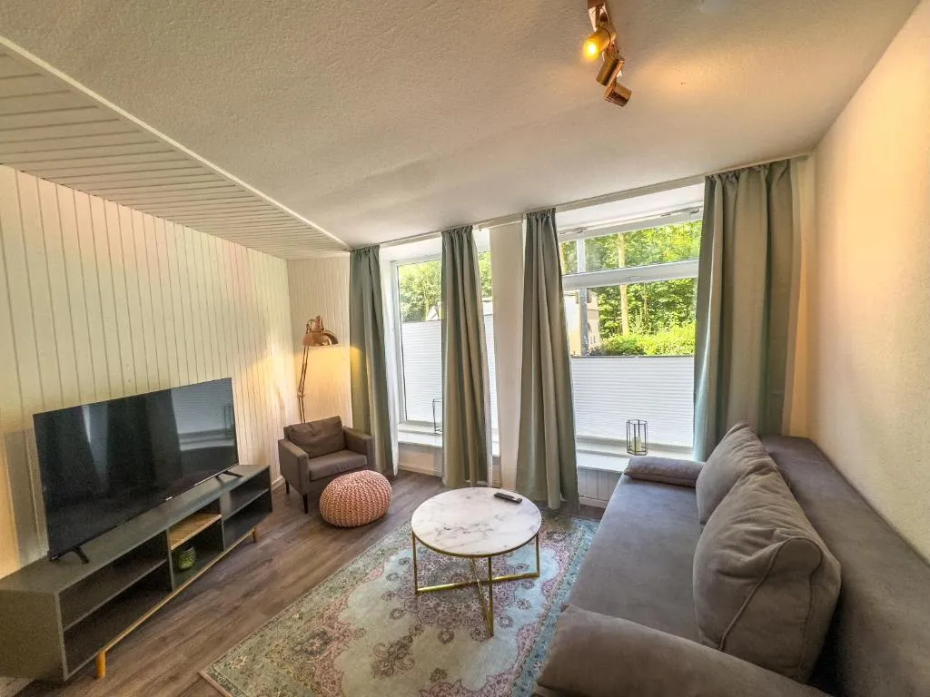 Schöne Wohnung für 4 Gäste an der Eilenriede mit kostenlosen Parkplätzen, Hotel in Hannover