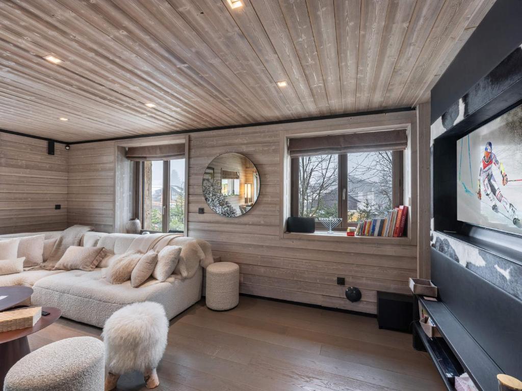 Luxueux chalet 6 chambres avec jacuzzi et home-cinéma à Megève, proche centre - FR-1-569-93 - 4