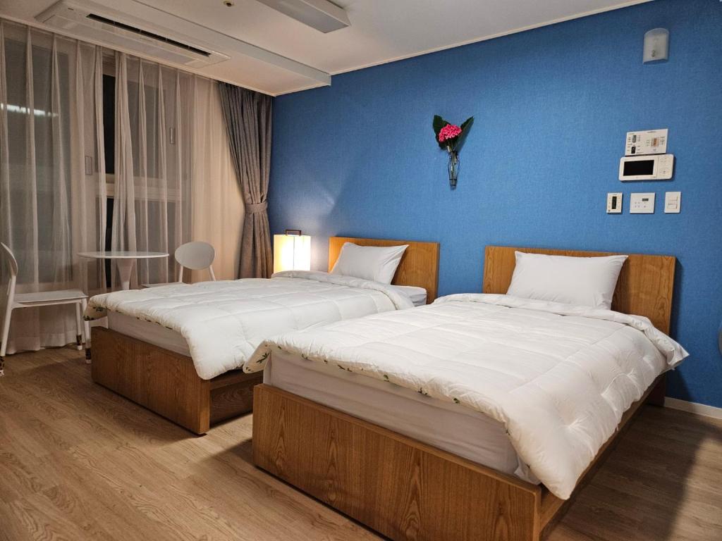 #2 Twin# 2 minutes run to the sea, close to the sea, 5 minutes to Club D Oasis swimming pool, renewal fresh apartment, Pusan