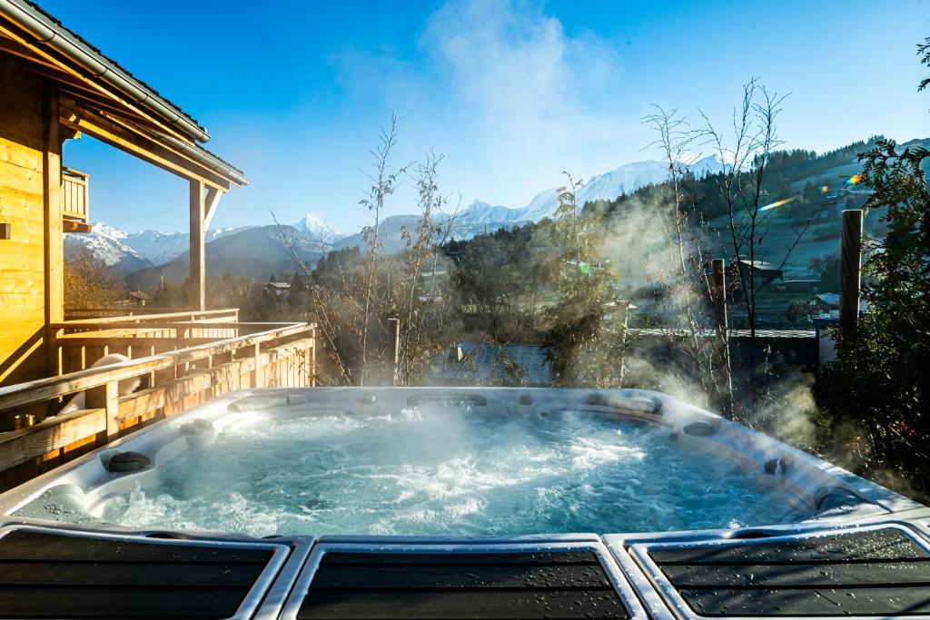 Chalet Tiki avec jacuzzi, terrasse, 5 chambres - 5