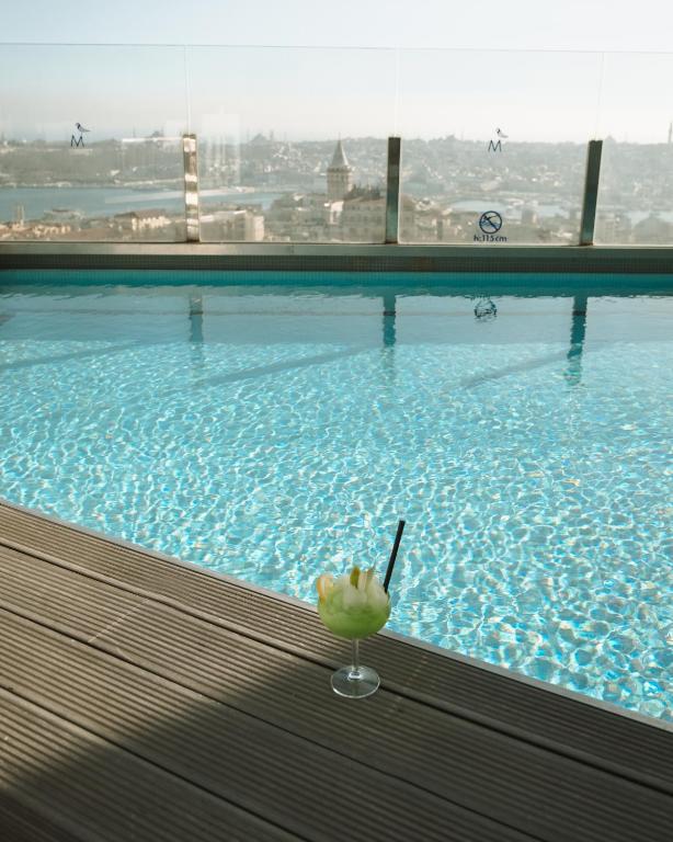 สระว่ายน้ำ