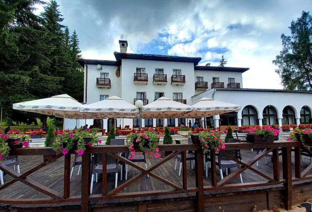 Hotel Vlasina - Vlasinsko jezero，位于Lujinci的酒店