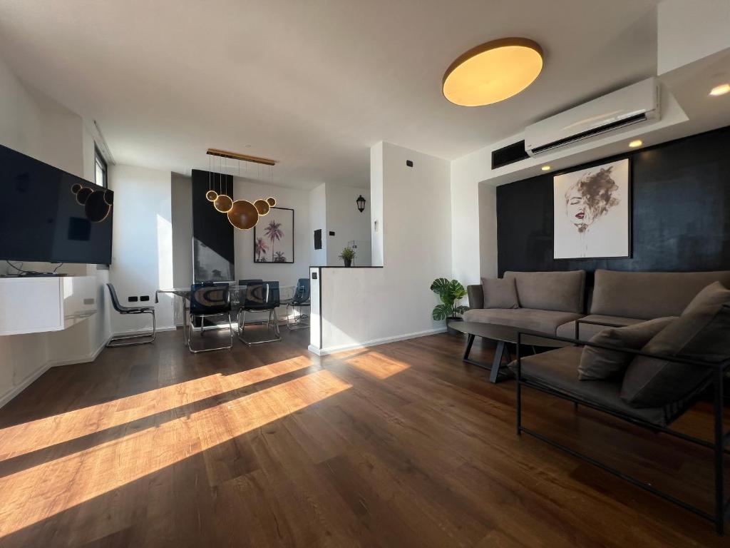 3Bedrooms Suite With Balcony and shelter Yarkon15, Tel Aviv
