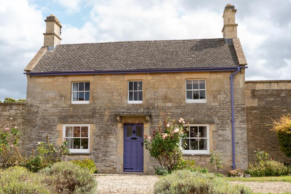 The Maze Garden Cottage by Mint Stays, Biddlestone