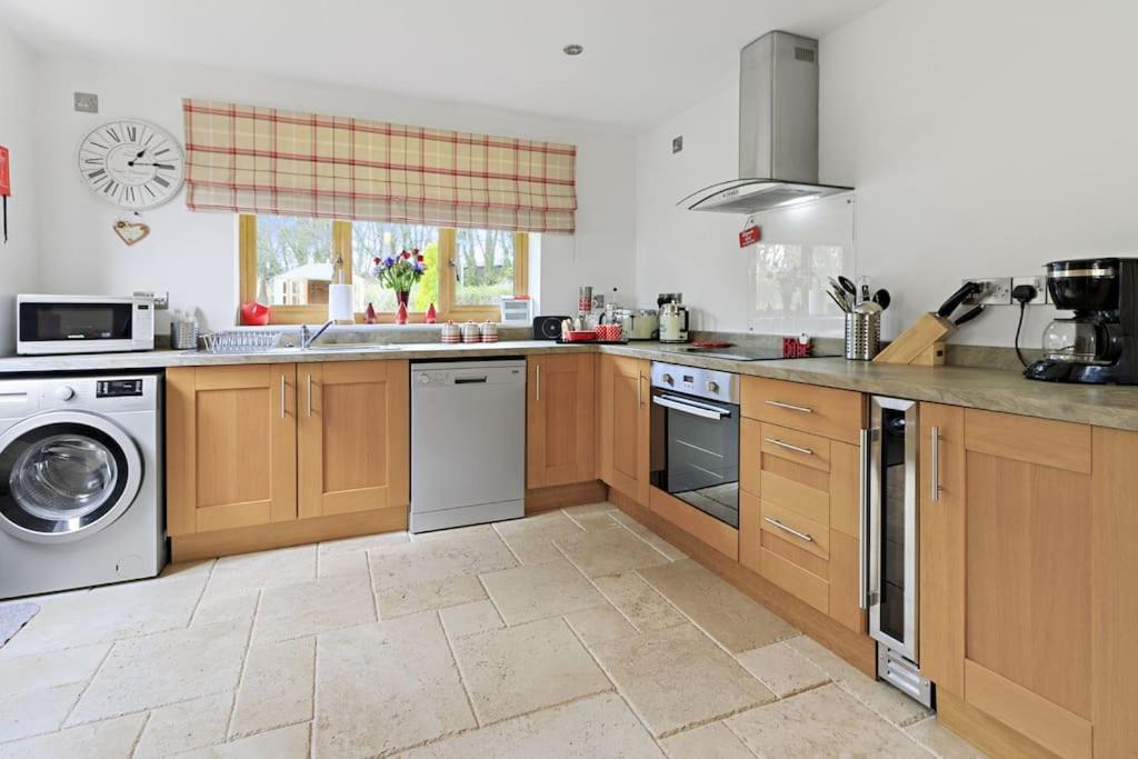 Stunning Cottage with Hot Tub (Marldon, South Devon) photo 7