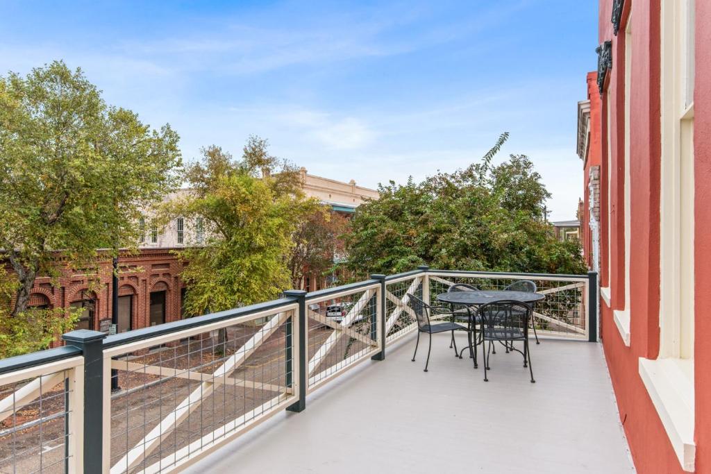 610 Franklin - 3 Bed, 3 Bath, Duplex, Heart of Downtown, Natchez