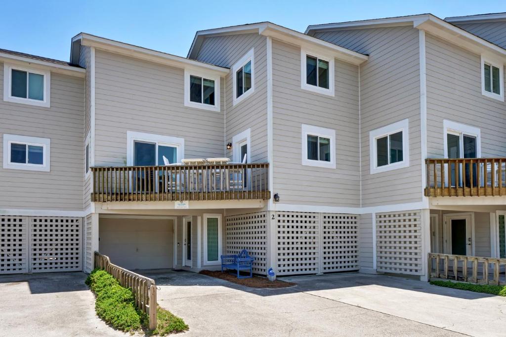 Roll Tide by Sea Scape Properties, Wrightsville Beach