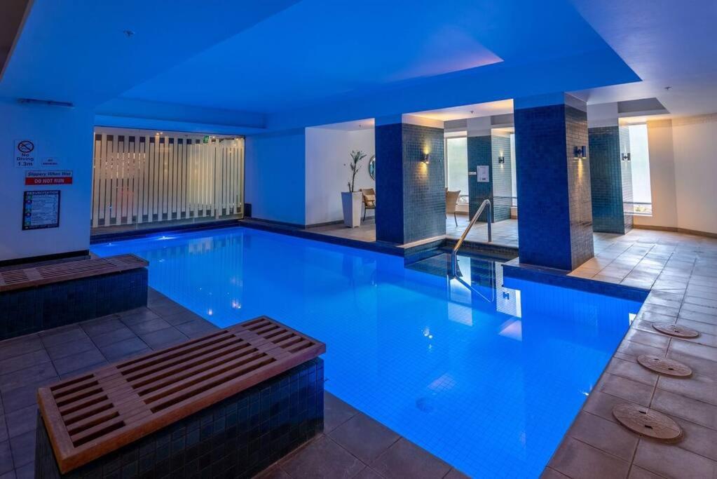 Perfect 4 Bdrm Penthouse open for 8 guests, Melbourne