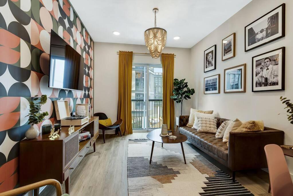 Jolene on Main - East Nash - 1 Mile to DTNash - NEW, Nashville