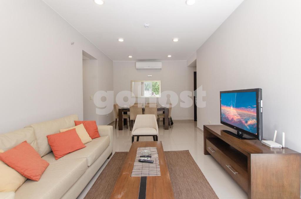 Spacious 2 bedroom apt in Villa Morra - 1