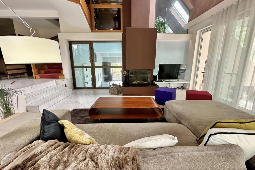 House with swimming pool near Strasbourg, Geispolsheim