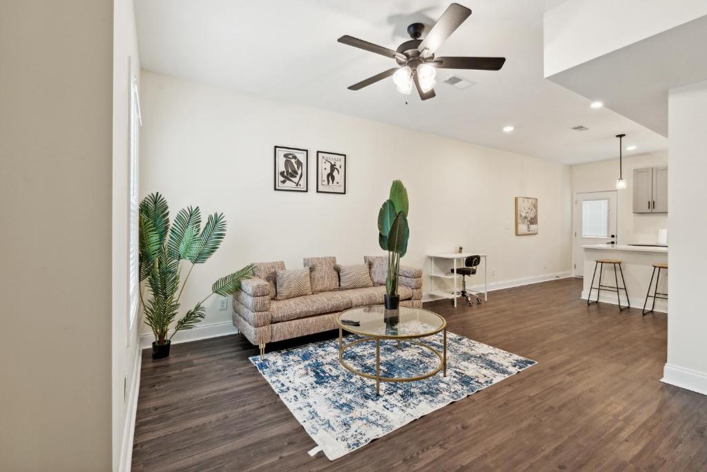 Alto O4 I Modern New Construction 2bd Apartment, Clarksville