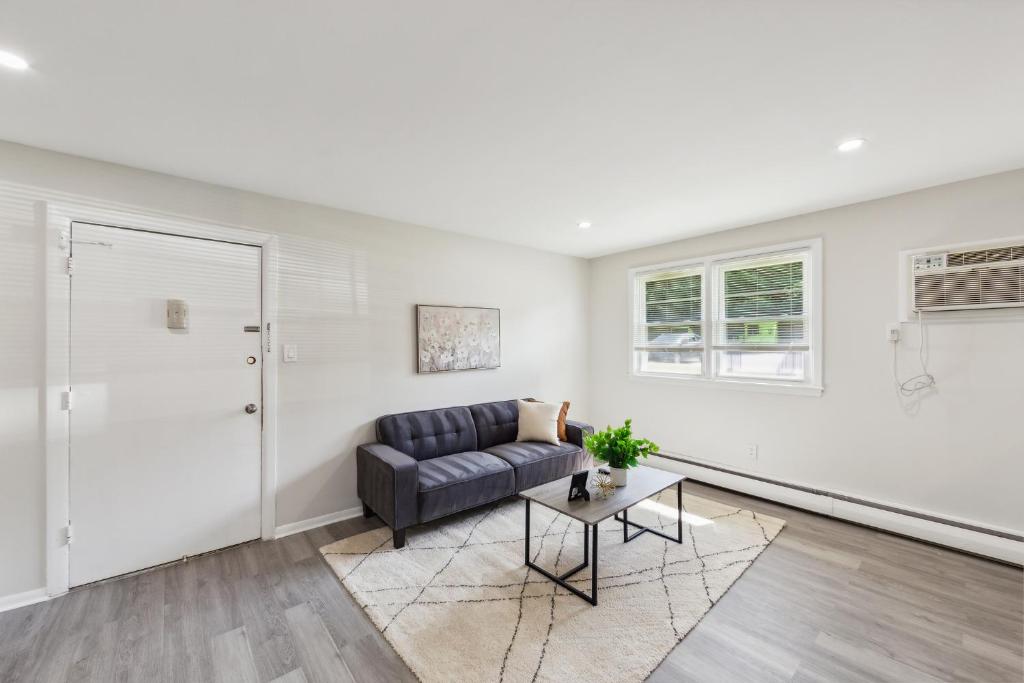 Pine Brook 1019 I Modern 15br Apartment ! Pool, Newark