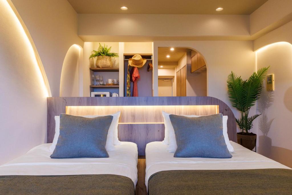 オーシャンビュー窓から見える景色を想い出にThe琉球タワー10A, Yonabaru