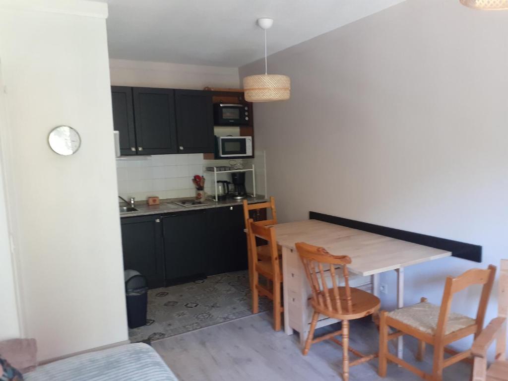 Appartement confortable 2 pièces avec balcon, proche télécabine et commerces à Valfréjus - FR-1-561-114 - 3